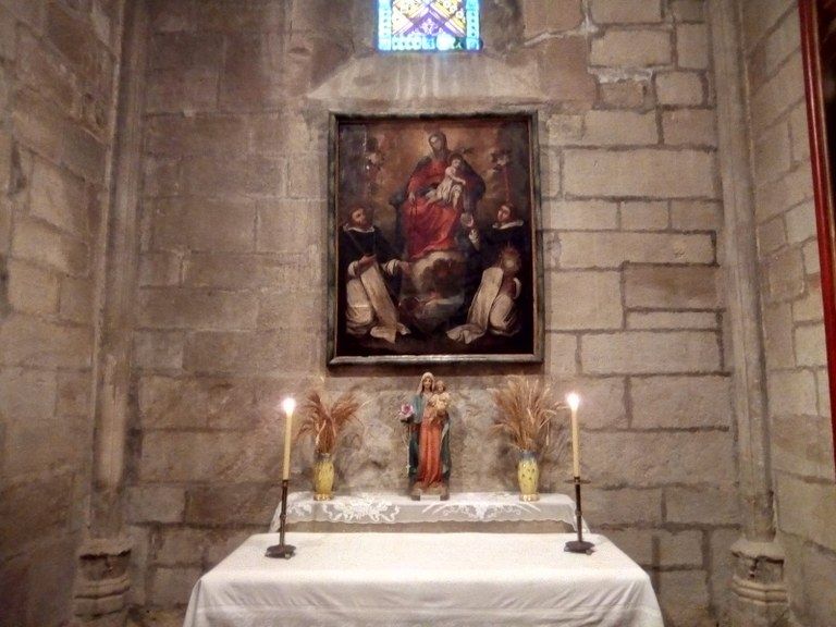 Cuadro histórico de la Virgen del Rosario en la iglesia de Santa Maria