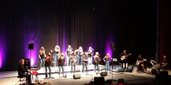 The performance of BCN Gospel Messengers vibrates the Gran Teatre de Cervera